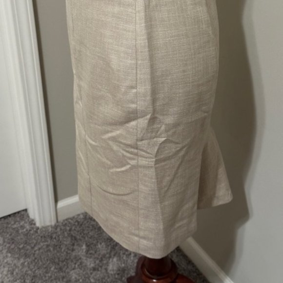 Brand New White House Black Market Skirt, Size 0 - Picture 5 of 7